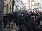 Smutení prvod za rakví Václava Havla v Mostecké ulici