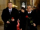 Ministi Karel Schwarzenberg a Petr Bendl v katedrále svatého Víta.