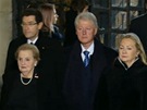Bývalý americký prezident Bill Clinton s manelkou a ministroní zahranií