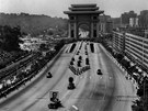 Kolona s tlem Kim Ir-sena projídí hlavní tídou v Pchjongjangu (19. ervenec