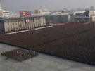 Na námstí Kim Ir-sena v Pchjongjangu se pi pohbu sely statisíce lidí (29.