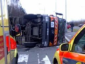 Nehoda popelskho auta v prask Doupovsk ulici. (26. prosince 2011)