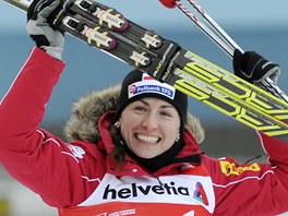 Polka Justyna Kowalczykov se raduje z triumfu v prologu lyask Tour de Ski.