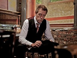 Herec Hugh Laurie rozvj paraleln kariru jako pianista a zpvk.