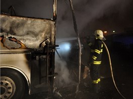 Autobus zaparkovan v prmyslovm arelu v olomouck Pavelkov ulici pi