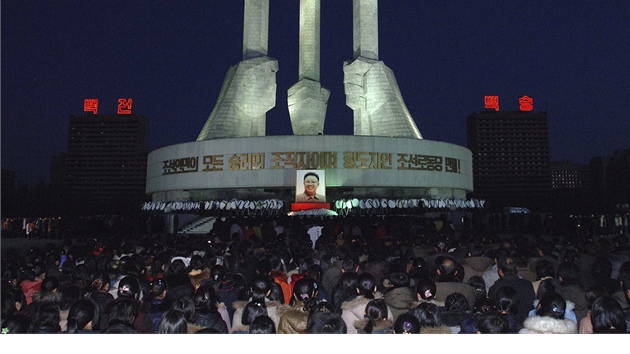 Severokorejci se louí se svým vdcem u památníku zaloení Korejské strany