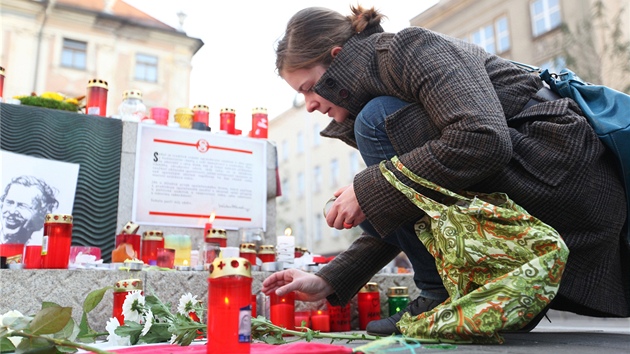 Na Moravském mnámstí v Brn se lidé poprvé seli v nedli 18. prosince, aby