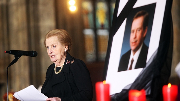 Madeleine Albrightov hovo ke smutenm hostm o Vclavu Havlovi. (23. prosince 2011)