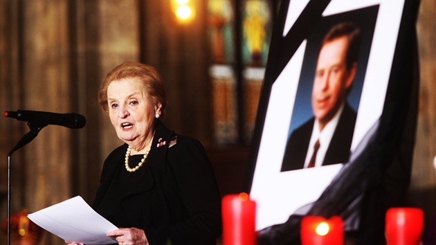 Podle Madeleine Albrightov Havel nikdy nebyl spokojen se svou prac, pestoe byl v poslednm dvacetilet jednm z nejrespektovanjch mu planety.