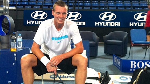 ÚSMV Z PERTHU. Tomá Berdych si ped startem Hopmanova poháru uívá 