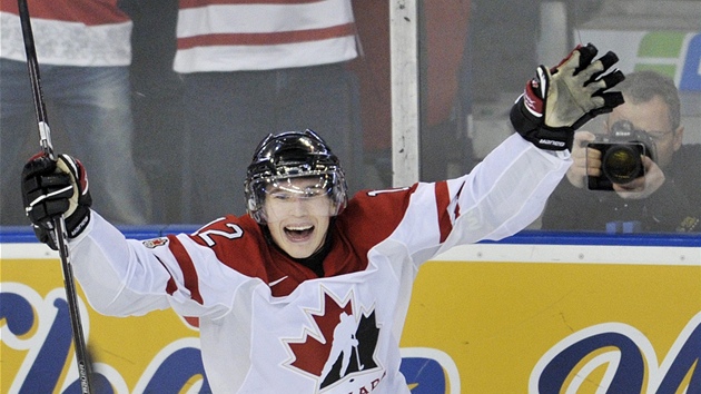 DOMÁCÍ SUVERÉNI. Brendan Gallagher se raduje z dalí branky finským juniorm.