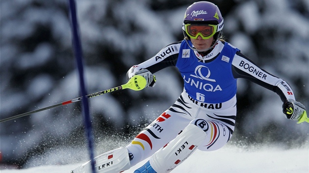 Maria Rieschová-Höflová na trati slalomu ve Flachau. 
