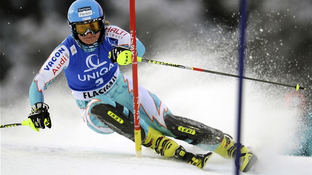 Tanja Poutiainenová na trati slalomu ve Flachau. 