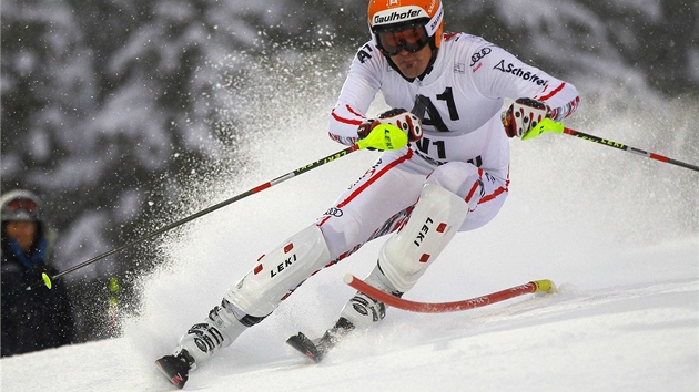 Mathias Lanzinger jako předjezdec při slalomu ve Flachau