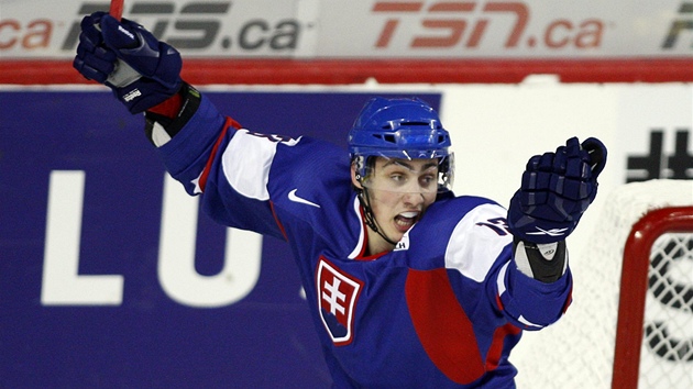 Slovák Tomá Juro se raduje z gólu. 