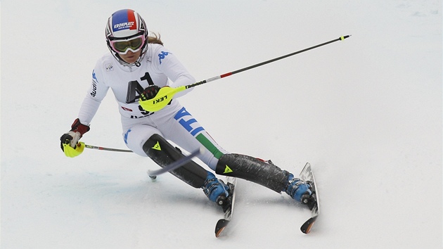 Manuela Mölggová na trati slalomu v Lienzu. 