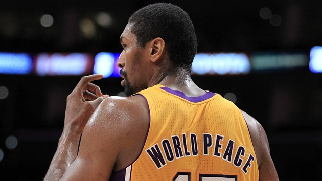 S NOVÝM JMÉNEM. Metta World Peace, díve Ron Artest, z LA Lakers.