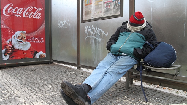Bezdomovci pro�ívají Vánoce na rozmanitých místech. Váno�ní idyla má u nich...