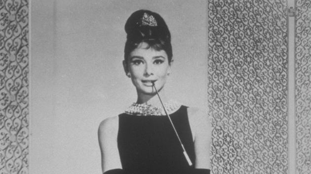 Audrey Hepburnová ve filmu Snídan u Tiffanyho.