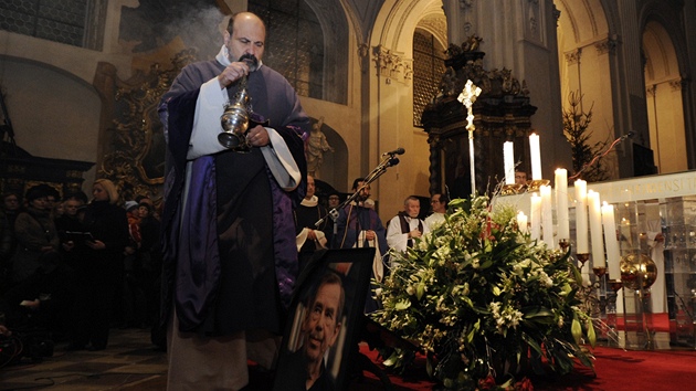 Tomá Halík slouil v kostele Nejsvtjího Salvátora v Praze smutení