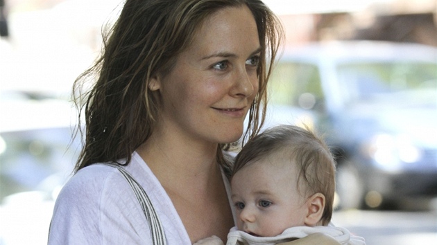 Alicia Silverstoneová a její syn Bear Blu (2011)