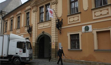 Jedním z veejnosti nyní uzavených skvost je jedna z olomouckých kanovnických rezidenci, kde nyní sídlí charita.