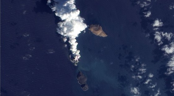 Nový ostrvek u beh Jemenu na snímcích NASA z 23. prosince 2011