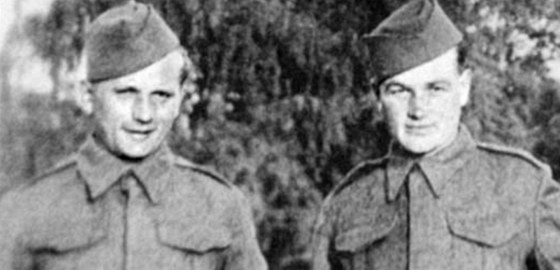 Parautisté Jan Kubi (vpravo) a Jozef Gabík byli leny Operace Anthropoid, kteí úspn splnili rozkaz provést útok na zastupujícího íského protektora Reinharda Heydricha.