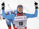 Nikita Krjukov slaví triumf ve sprintu v Oberstdorfu. 