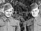 Josef Gabík (vlevo) a Jan Kubi v Bellasis ve Skotsku v roce 1941