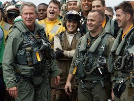 Americký prezident George Bush oznamuje konec velkých bojových operací v Iráku...