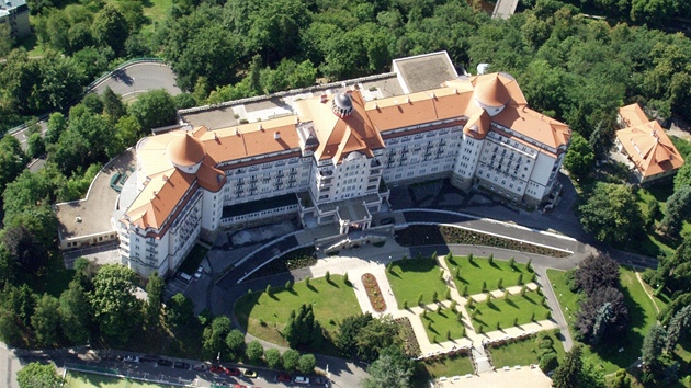 Letecký pohled na hotel Imperial a jeho okolí
