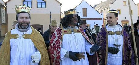Ti králové vyrazí 6. ledna za starostou Hodonína pky. Na koních jet nemohou. Ilustraní snímek