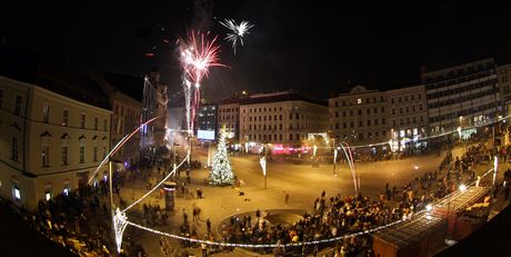 Silvestrovská plnoc na námstí Svobody v Brn. (Ilustraní snímek)