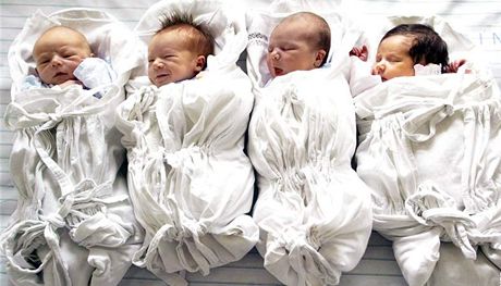 V budjovické porodnici pilo v roce 2012 na svt 1 260 chlapc a 1 170 dvat. (Ilustraní snímek)