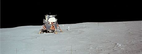 Msíní oblast Mare Tranquillitatis dala název vzácnému nerostu, který nali astroauté pi misi Apolla 11.