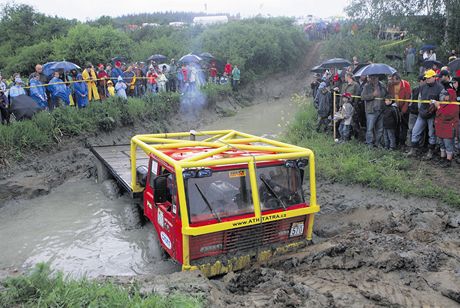 idii trucktrialových speciál musí být mistry volantu a postrádat nesmjí ani...