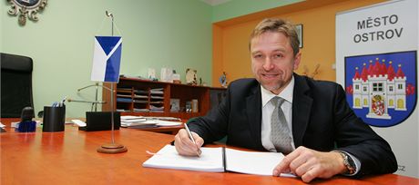 Ostrovský starosta Pavel ekan dostal v krajských volbách 1045 pednostních hlas. Z pvodn 25. místa na kandidátce SSD díky tomu poskoil a na druhou pozici a usedne v novém krajském zastupitelstvu.