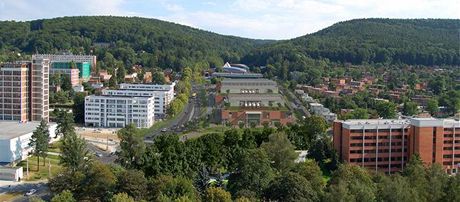 Spoleenské a obchodní centrum Kaskáda mlo zaplnit volné místo pod sportovní halou, te hledá zlínská radnice jiné vyuití.