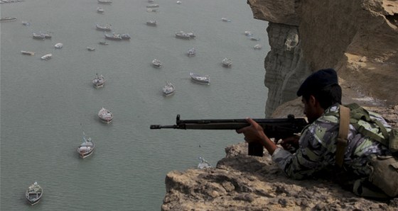 Cviení íránské armády v Hormuzském prlivu. Ilustraní foto