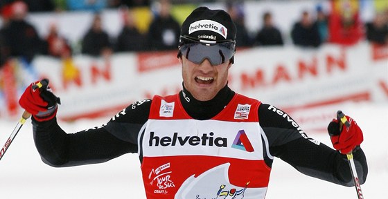 BLÍZKO TITULU. výcar Dario Cologna se po sedmé etap Tour de Ski výrazn
