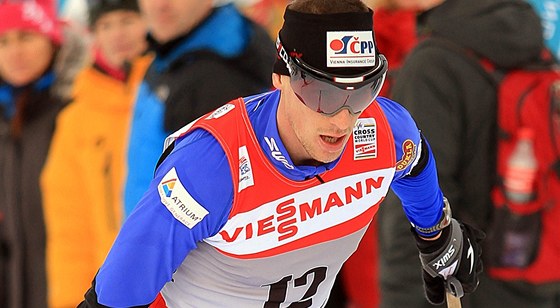 DEVÁTÝ. Martin Jak pijídí na vrchol sjezdovky Alpe de Cermis. V cíli Tour de Ski byl devátý v celkovém poadí.