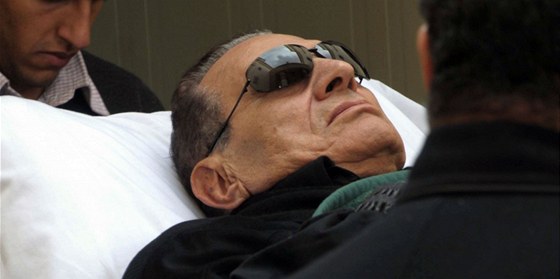 Zhrzený, starý a nemocný. Husní Mubarak dnes vypadá jen jako stín nkdejího