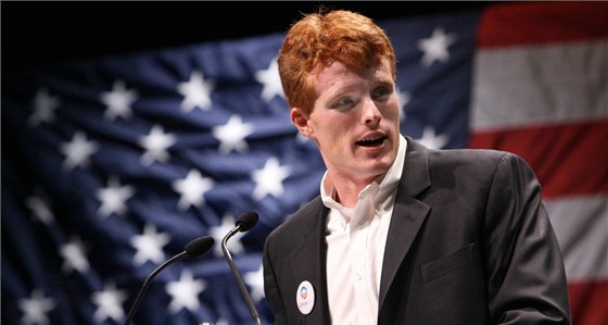 Joseph Patrick Kennedy III. na snímku z roku 2008 bhem pedvolební kampan
