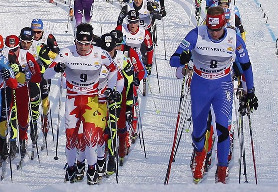 Luká Bauer (vpravo) ukazoval v nároných stoupáních pi pedposlední etap