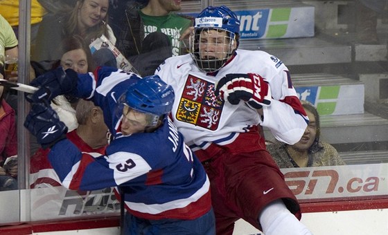 ESKÁ NADJE. Hokejista Radek Faksa (vpravo) se v draftu KHL umístil nejvýe z eských hrá - jako sedmého v poadí si jej vybral Ninkamsk.