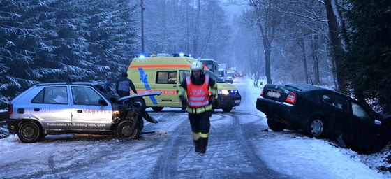 Po nehod dvou osobních aut u Horního Slavkova odváeli záchranái pt