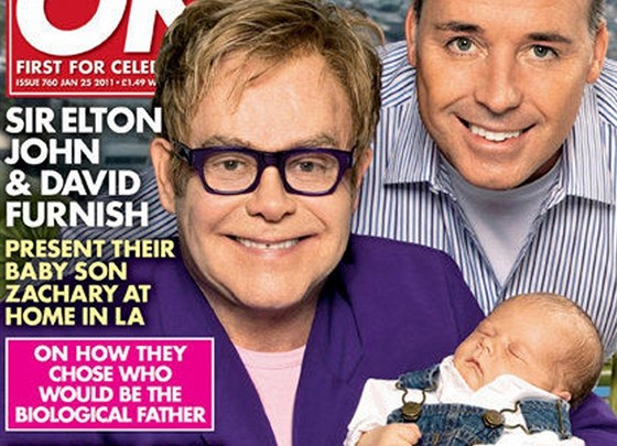 Elton John a jeho partner David Furnish jako astní rodie na obálce asopisu