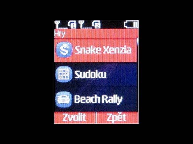 Zleva Nokia X1-01, C2-00 a C2-06