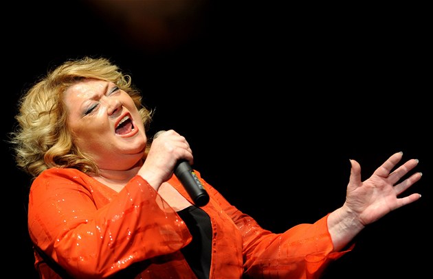 V�ra �pinarová koncertovala 4. ledna 2012 v pra�ské Lucern�